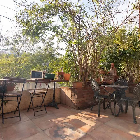 Leafy Views & Light Filled Comfort In Kuzguncuk *