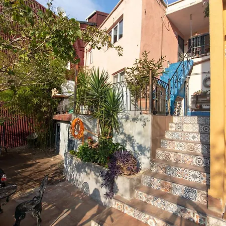 アパート Leafy Views & Light Filled Comfort In Kuzguncuk *