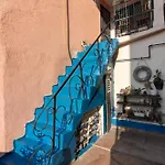 Leafy Views & Light Filled Comfort In Kuzguncuk