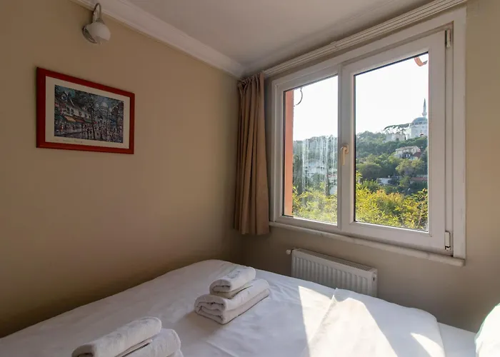 Leafy Views & Light Filled Comfort In Kuzguncuk Apartment Istanbul