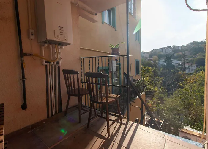 Leafy Views & Light Filled Comfort In Kuzguncuk * Istambul