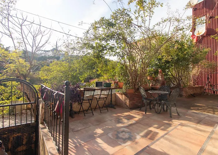 Leafy Views & Light Filled Comfort In Kuzguncuk * Istanbulská provincie