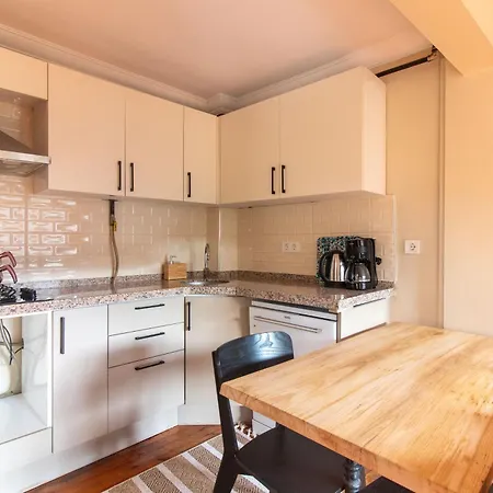 Leafy Views & Light Filled Comfort In Kuzguncuk Appartement *